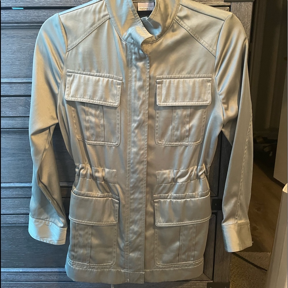 womans jacket zip up and button up